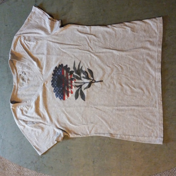 Flag flower women's Hanes t-shirt, size medium, v-neck - Picture 1 of 3